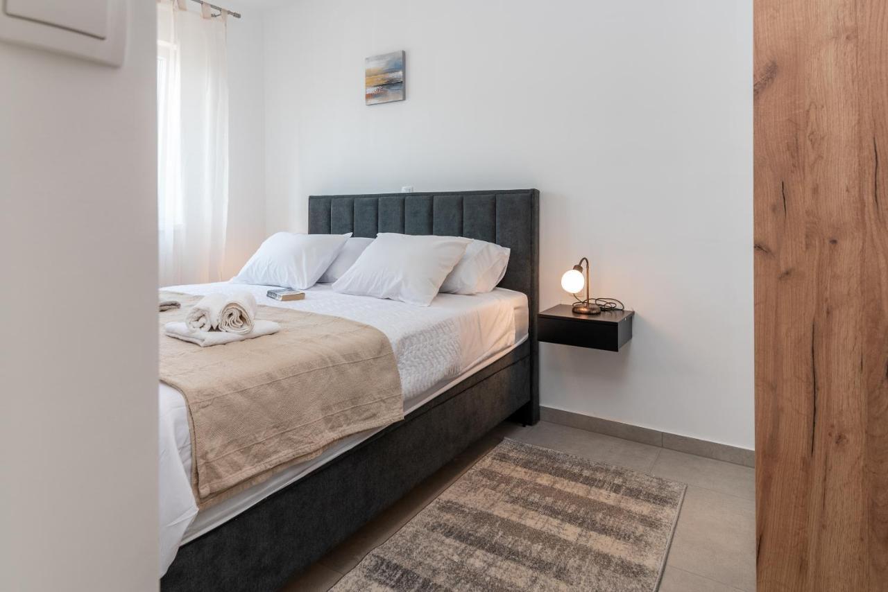 Kamarin Apartment Trogir Exterior photo